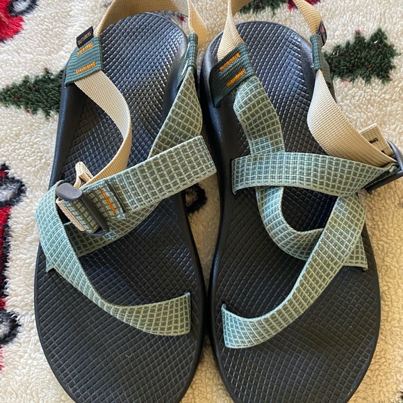 Chaco Outsiders Green and Black Strappy Sandals - Picture 2 of 10